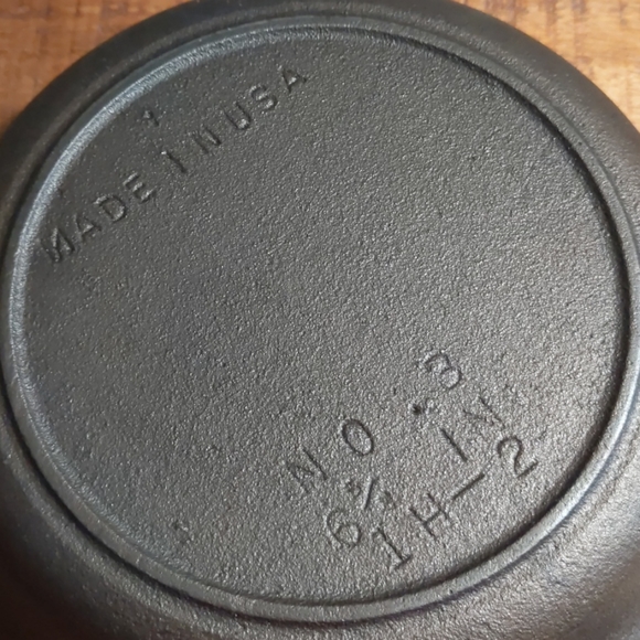 Vintage Unmarked BSR Cast Iron Skillet, #3 - Picture 12 of 12